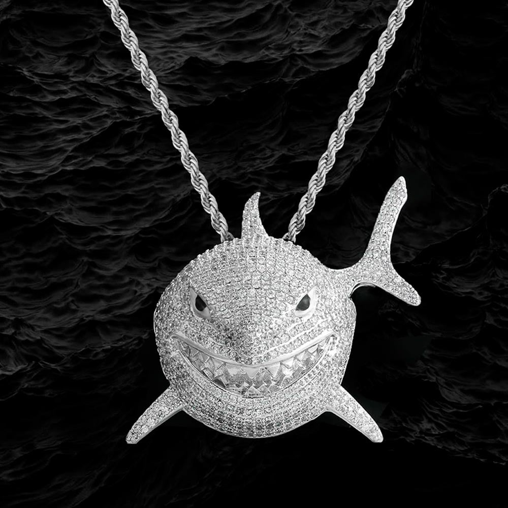 Dije Tiburon Diamantado Plateado con Cadena