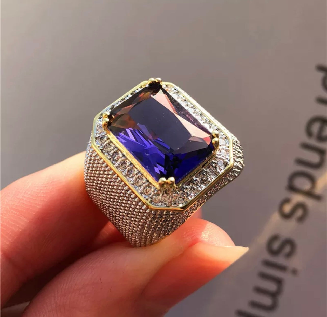 Anillo Piedra Azul Diamantado Dorado