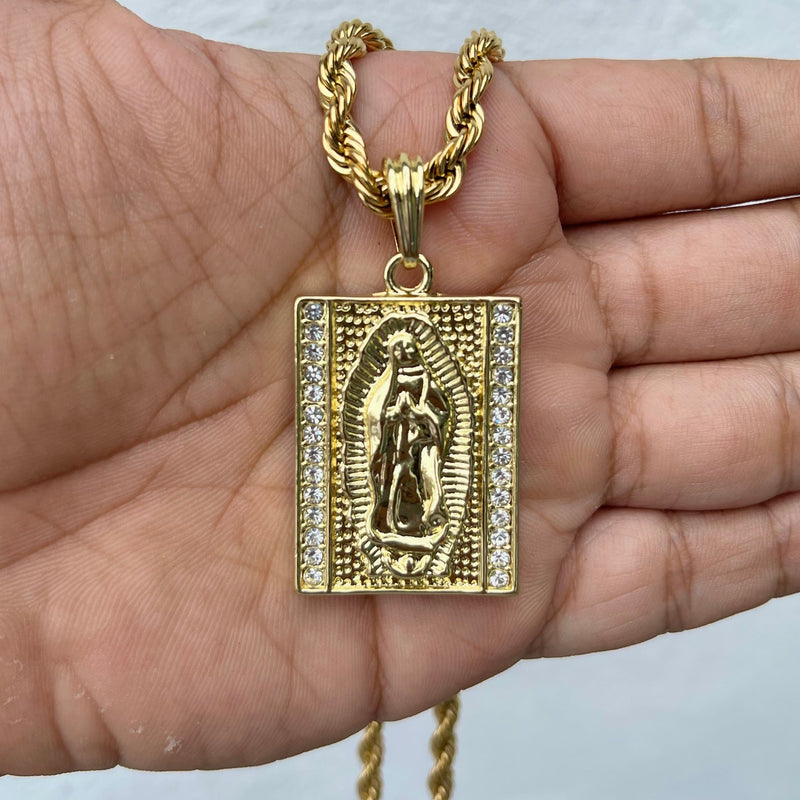 Dije Virgen Dorado con Cadena